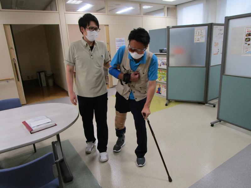 �{�ݑ��k���̃X�^�b�t�Љ�